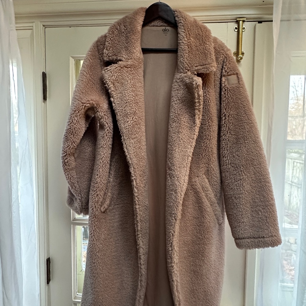 ALO Yoga Women's Cozy Pink/Tan Oversized Sherpa Trench Jacket